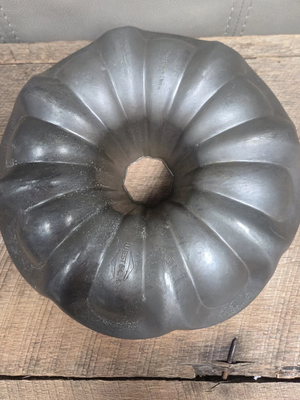 Vintage West Bend Cast Aluminum Fluted Tube Heavy Duty Cake Mold 10-in Bin 1J